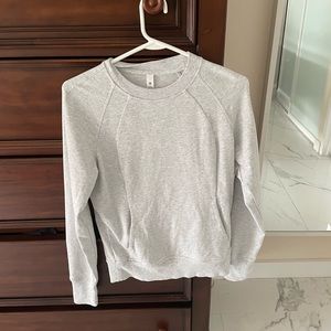 Lululemon scuba crew size 4 Heathered Core Ultra Light Grey.